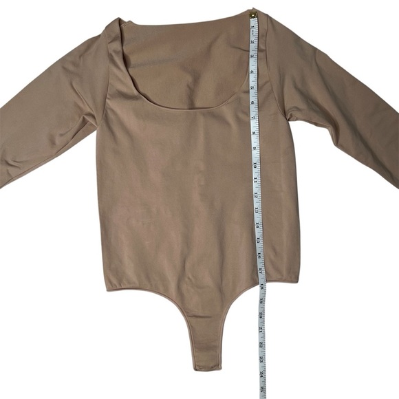 SKIMS Essential Long Sleeve Scoop Neck Bodysuit Skin Tone Size L/XL - Picture 11 of 13